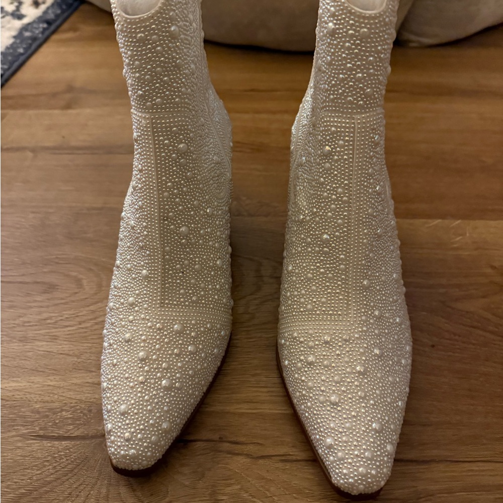Betsey Johnson White Ankle Booties Cozy Textured Design